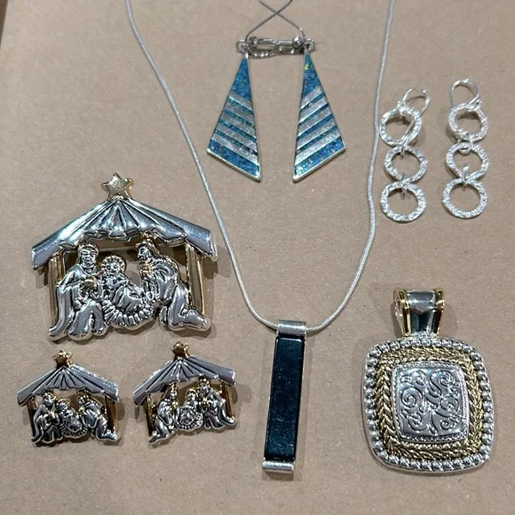Jewelry bundle - Picture 1 of 16